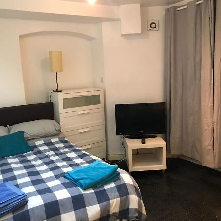West Kensington 3 Bedroom Apartment 伦敦 外观 照片