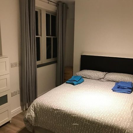 West Kensington 3 Bedroom Apartment 伦敦 外观 照片