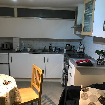 West Kensington 3 Bedroom Apartment 伦敦 外观 照片