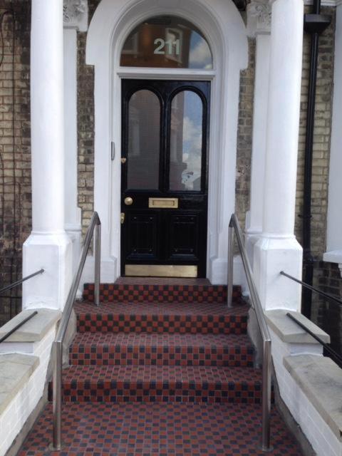 West Kensington 3 Bedroom Apartment 伦敦 外观 照片