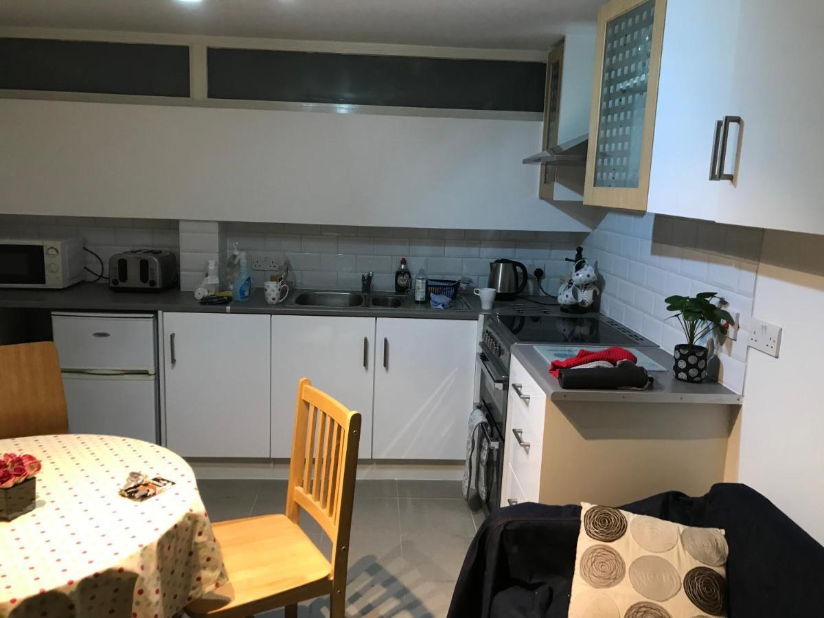 West Kensington 3 Bedroom Apartment 伦敦 外观 照片