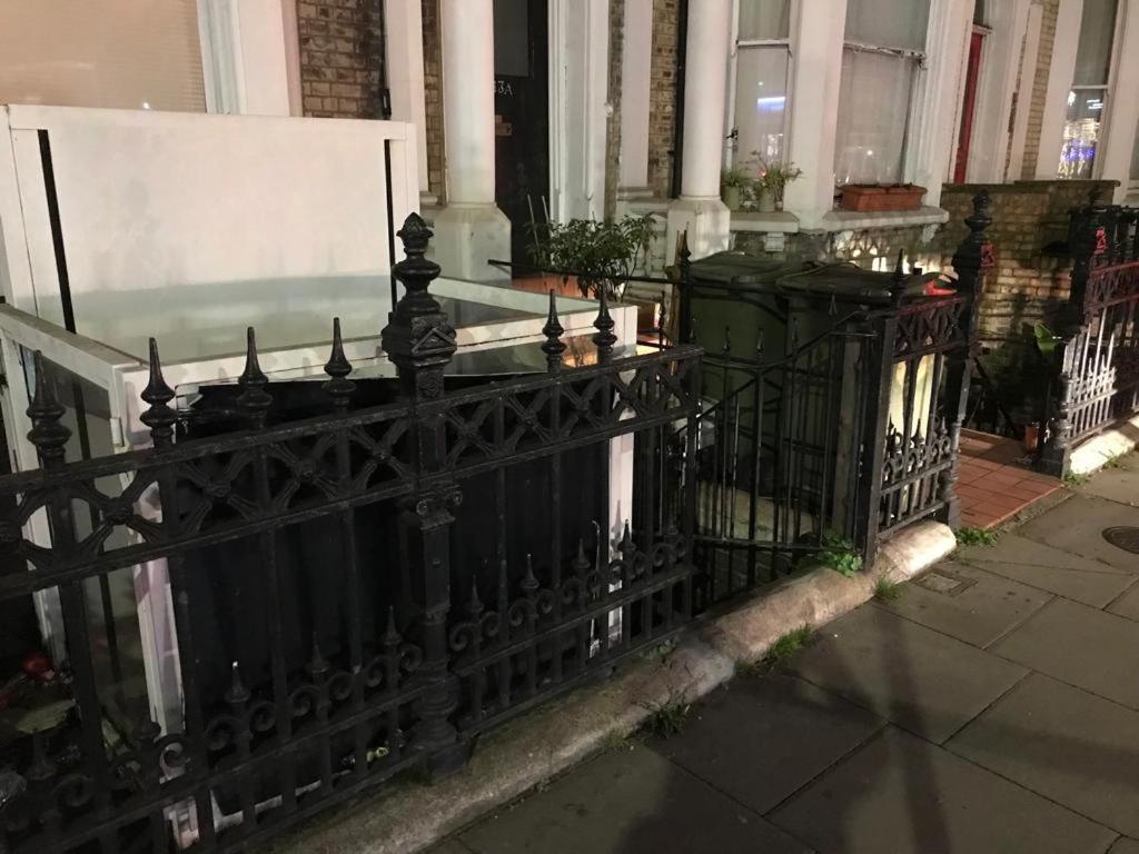 West Kensington 3 Bedroom Apartment 伦敦 外观 照片